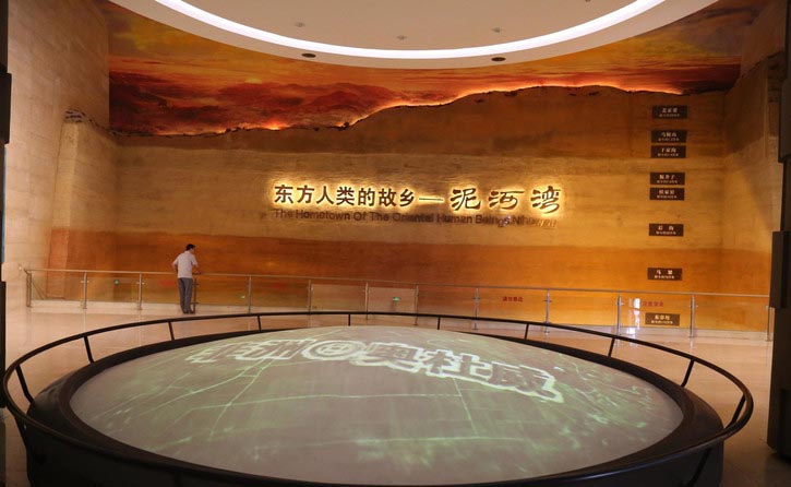 阳原县城内有一个颇具规模的泥河湾博物馆,馆藏大量石器时代的文物,让